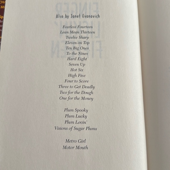 Book, “FINGER LICKIN’ FIFTEEN” by Janet Evanovich, EUC, 308 pages, $28 Retail - Picture 8 of 8